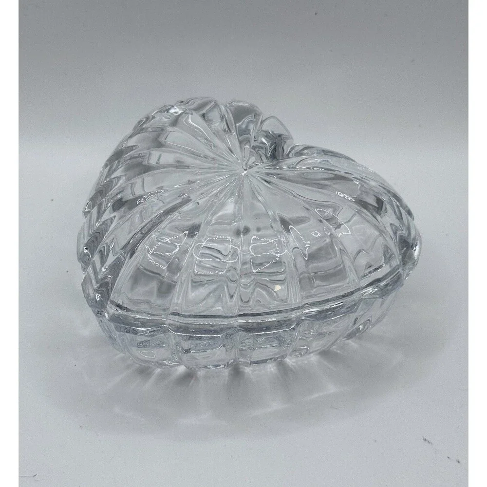 Vintage Clear Glass Heart Shaped Trinket Box Covered Candy Dish Jewelry Box 4.5”